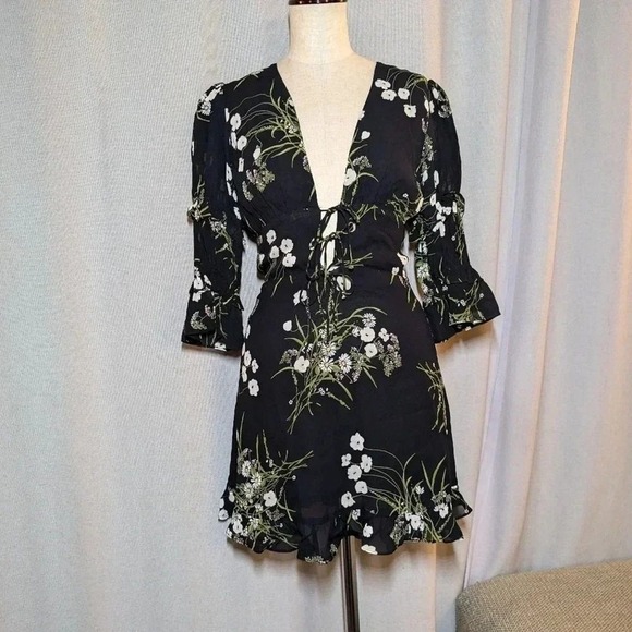 Reformation Black Mini Dress Laurelei Floral Cottagecore Deep V Size 0 - Picture 4 of 11